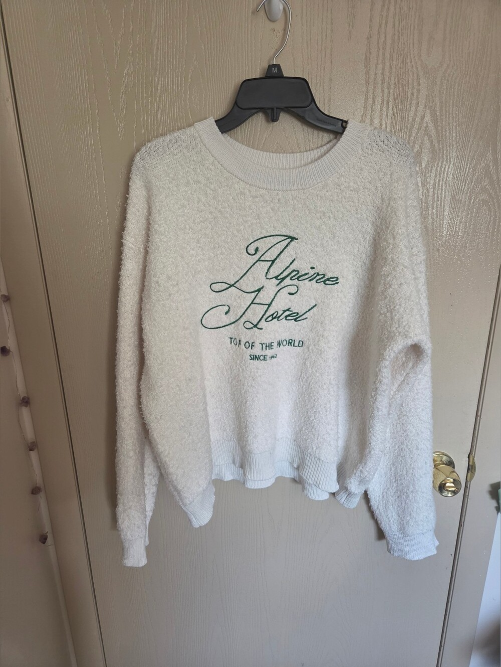 Universal Thread Alpine Collection Alpine Hotel Fluffy Sweatshirt Womens XXL NWT